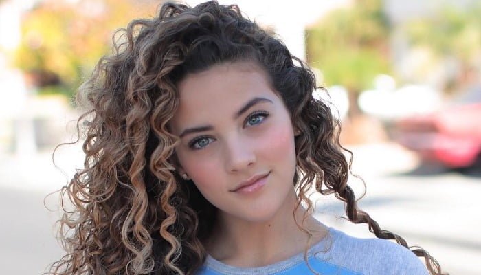 Sofie Dossi 6