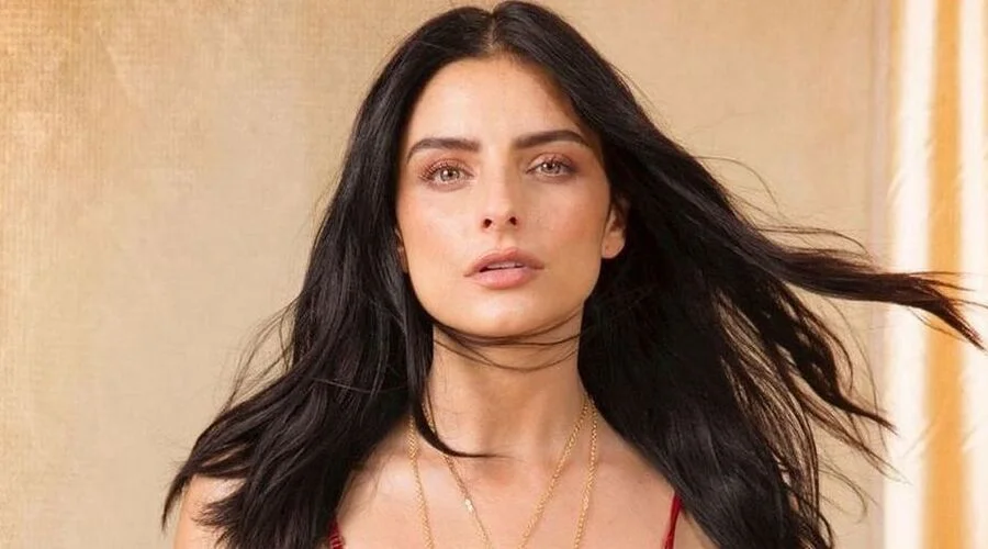 Aislinn Derbez