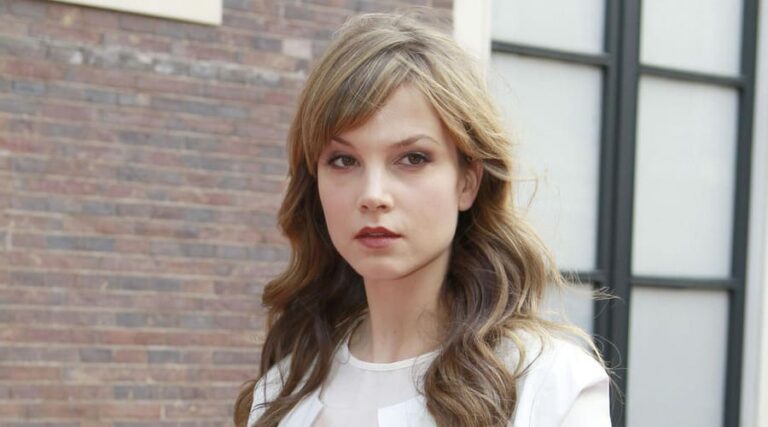 Sylvia Hoeks