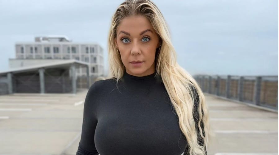 mia sand